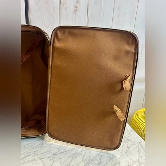 Louis Vuitton Luggage - Picture 9 of 15